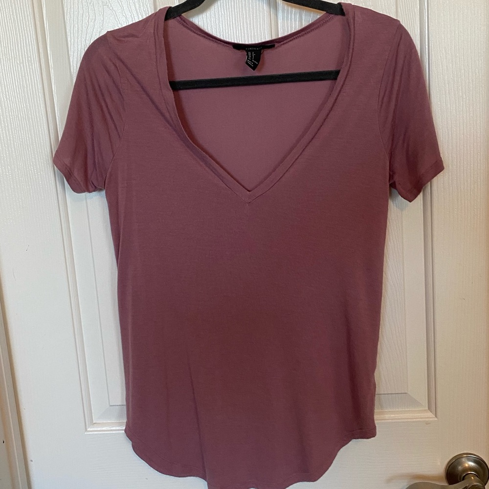 ⭐️ 3 for $20 ⭐️ F21 v neck tee